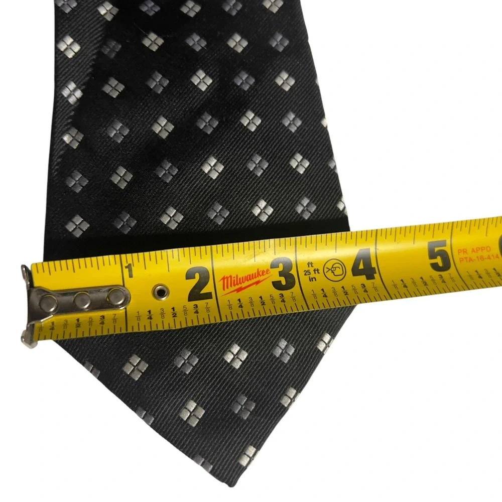 IRVINE PARK Silk Tie Stain Resistant Classic Black & White Geometric‎ Foulard